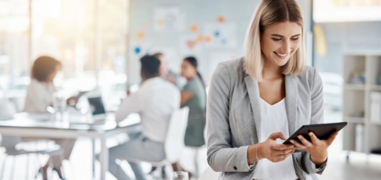 Profesional interpretando datos orgánicos